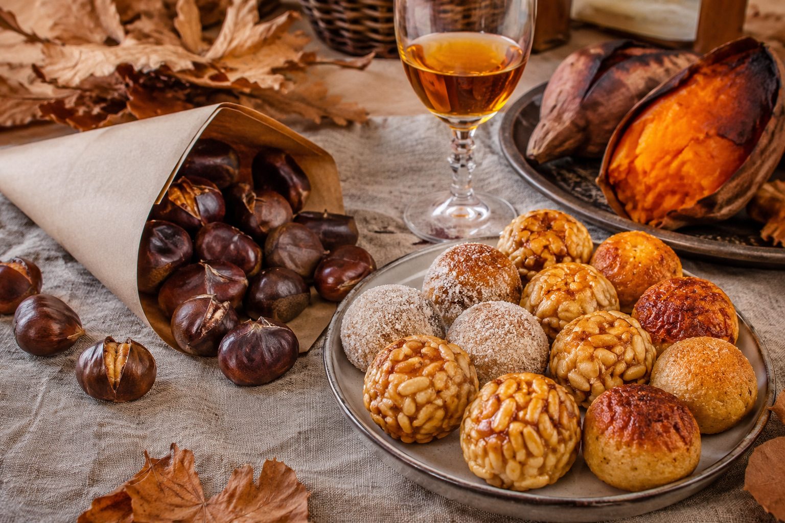 Panellets, castañas asadas y boniatos de la Castañada catalana