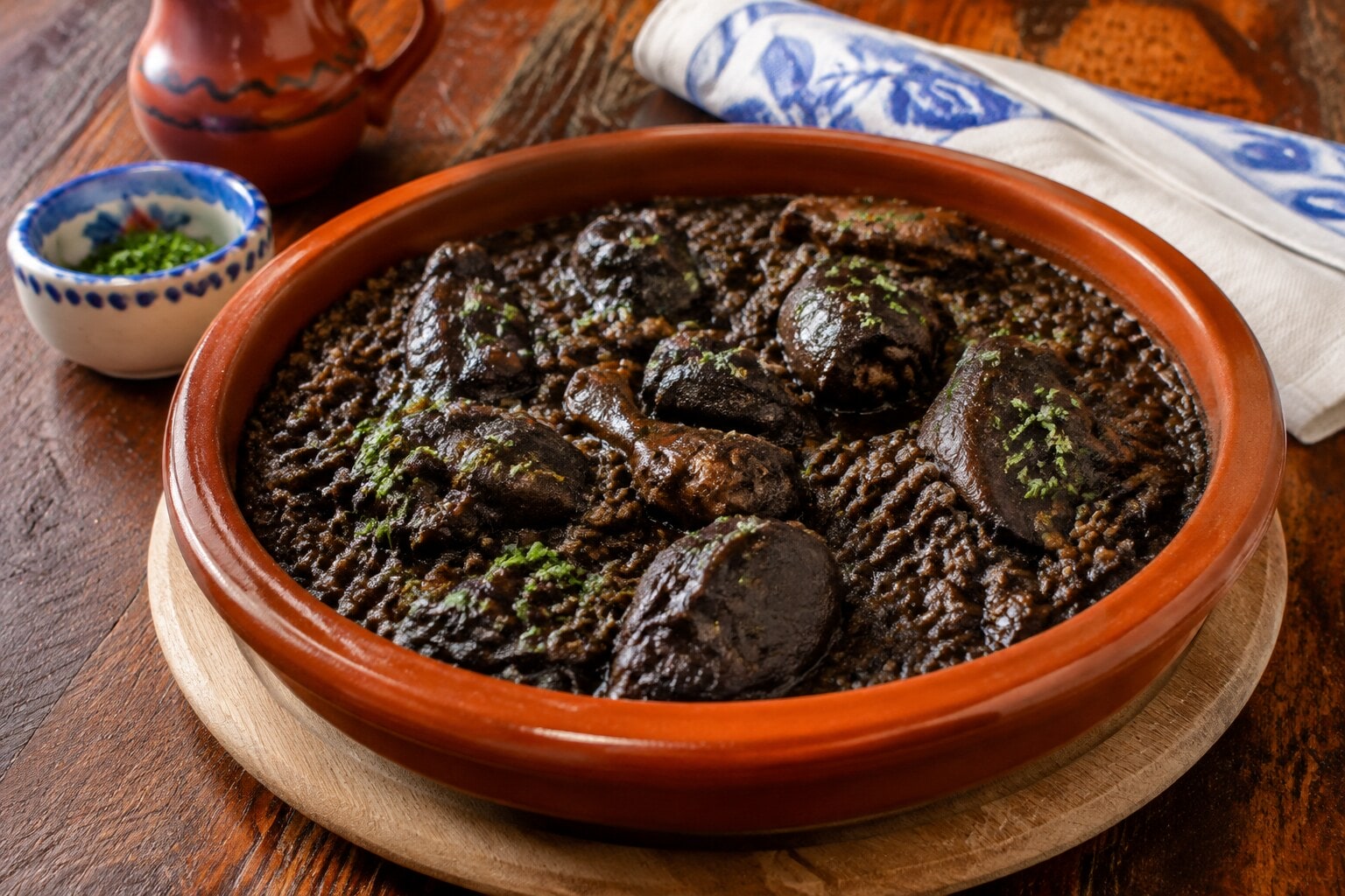Galinha de cabidela ribatejana, especialidad tradicional de la gastronomía portuguesa