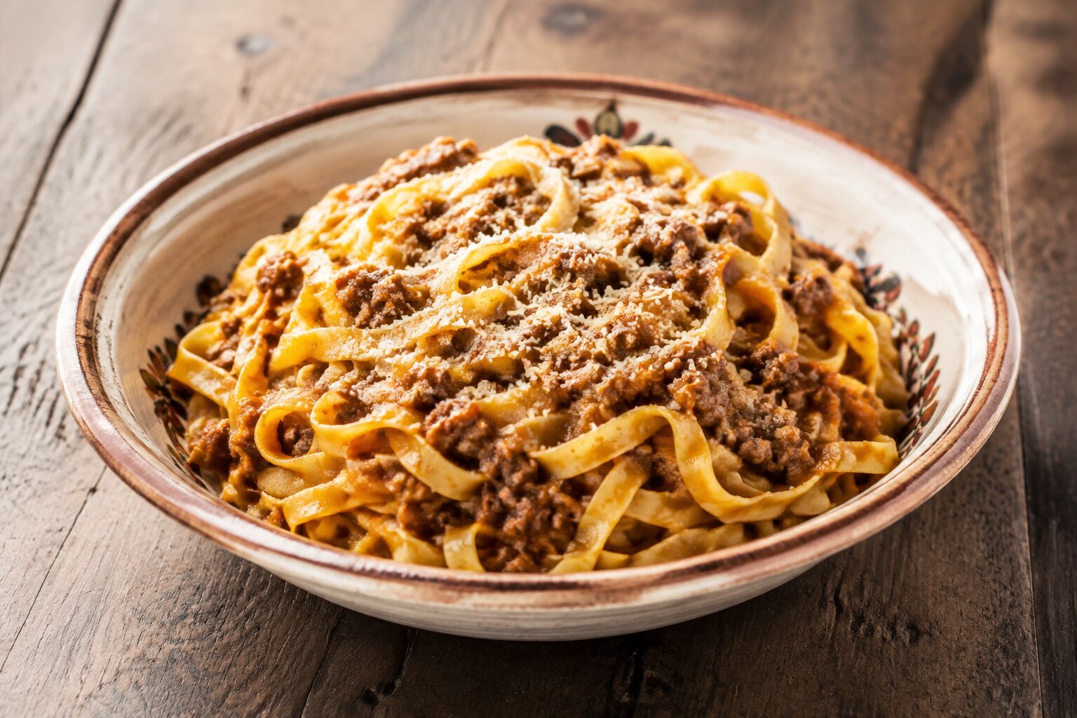Tagliatelle frescos con ragù boloñés tradicional
